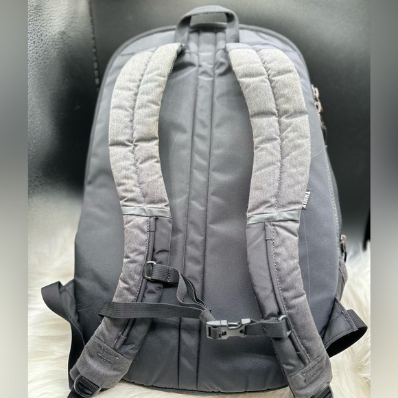 Thule VEA Backpack, 17L Rusack Convertible Laptop Bag Dark Charcoal Gray Green - Picture 4 of 6